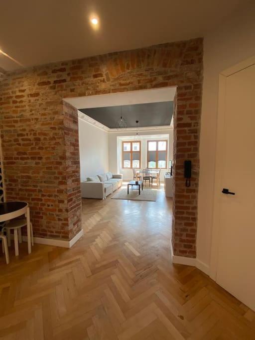 Wyjatkowy Apartament Blisko Rynku Apartment Wroclaw Luaran gambar